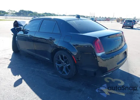 2023 Chrysler 300 300S z USA, uszkodzony, nr VIN 2C3CCABG5PH569540